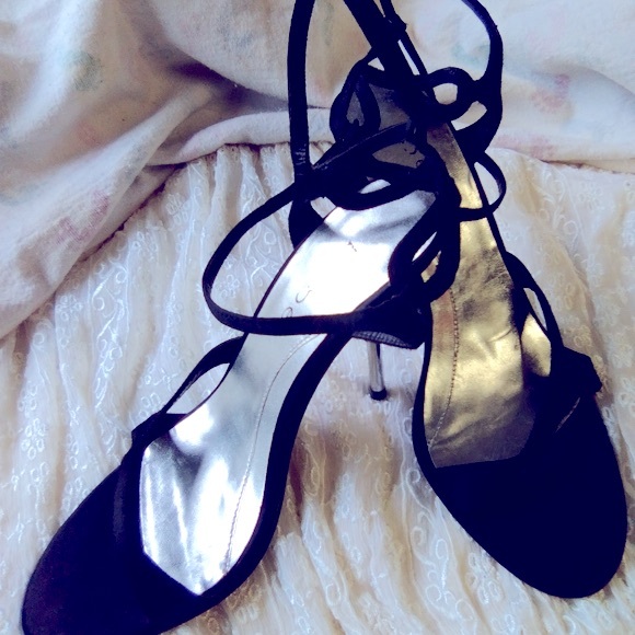 Bebe Black strappy 4' heels,size 6M. - Picture 2 of 9